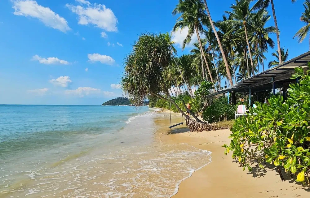 Taling Ngam Beach in Ko Samui Pictures